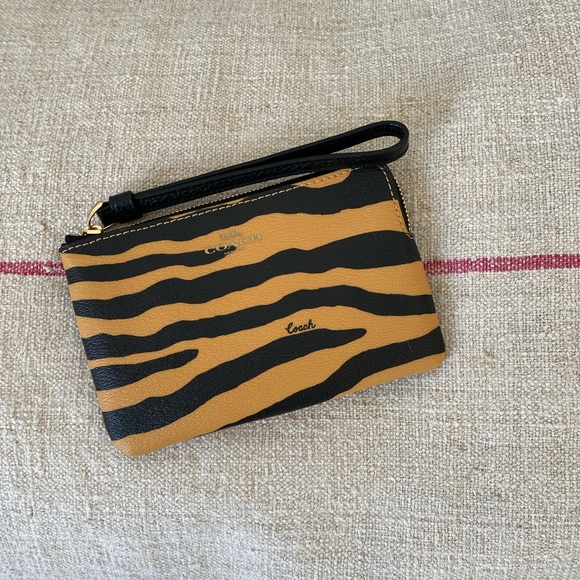 🆕 COACH | Backpack Tiger Print & Tiger Wristlet Bundle - Picture 11 of 16
